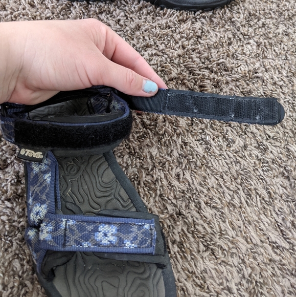 Teva Thick Strap Sandals with Blue Floral Pattern - Picture 10 of 11